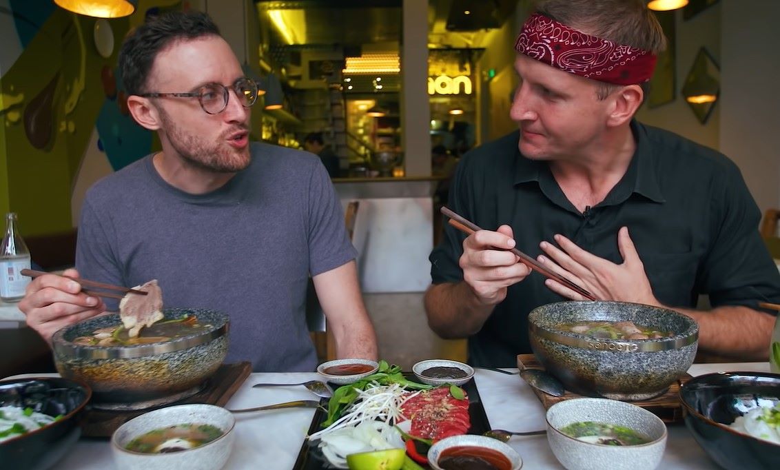 Phở 50 nghìn đồng và phở 2 triệu đồng trong mắt khách Tây